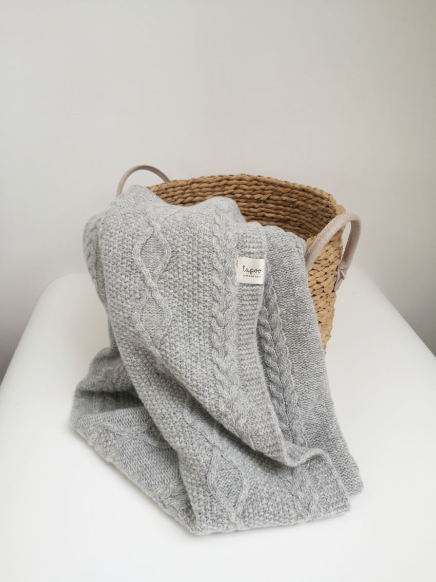Minkštas, jaukus, pilkos spalvos merino vilnos pledukas "tapoo" aksesuarai | pledukai | minkštas, jaukus, pilkos spalvos merino