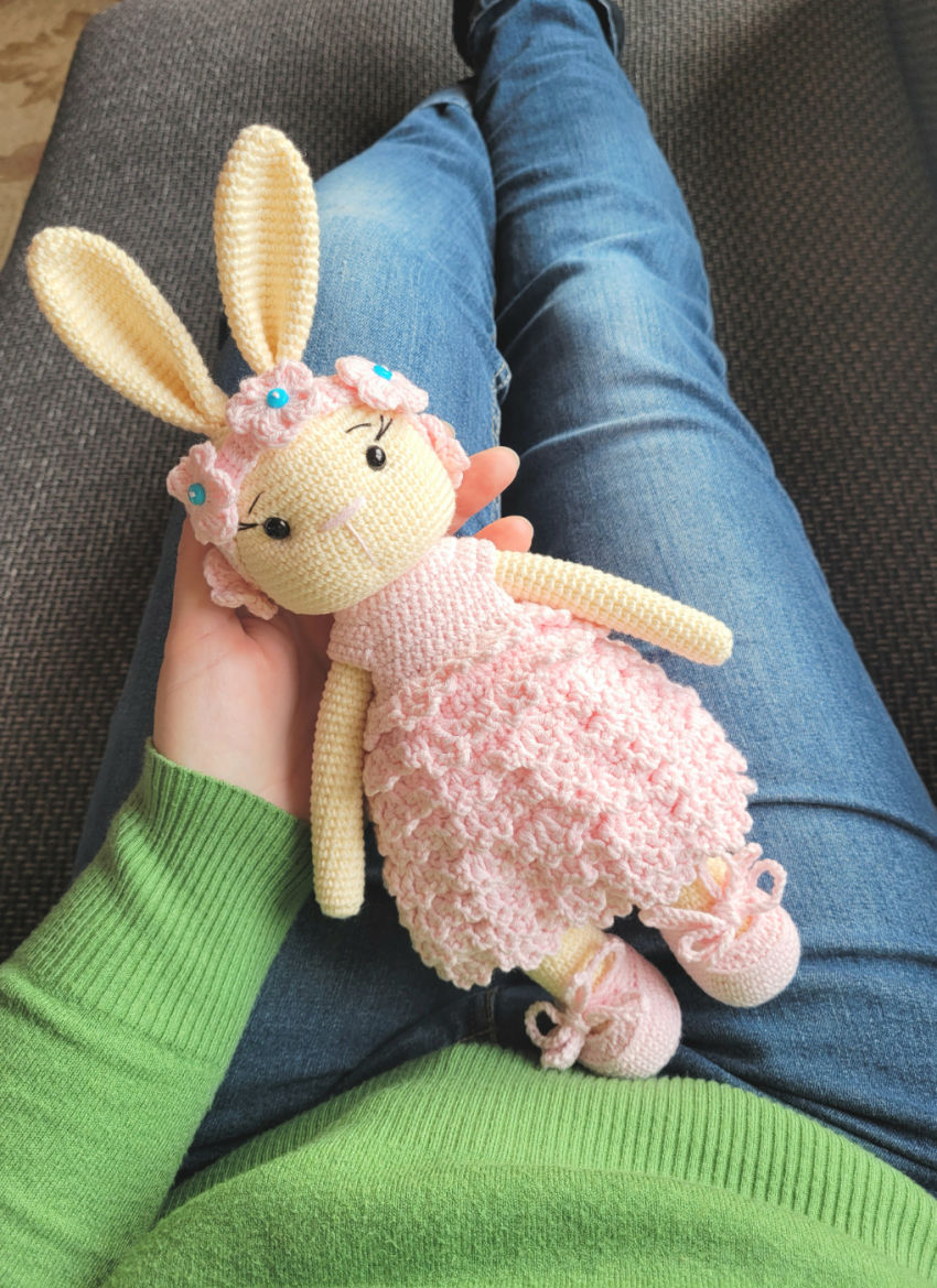 Nerta rankų darbo zuikutė 35 cm ūgio dovanų dėžutėje žaislai | minkšti | nerta rankų darbo zuikutė 35 cm ūgio dov