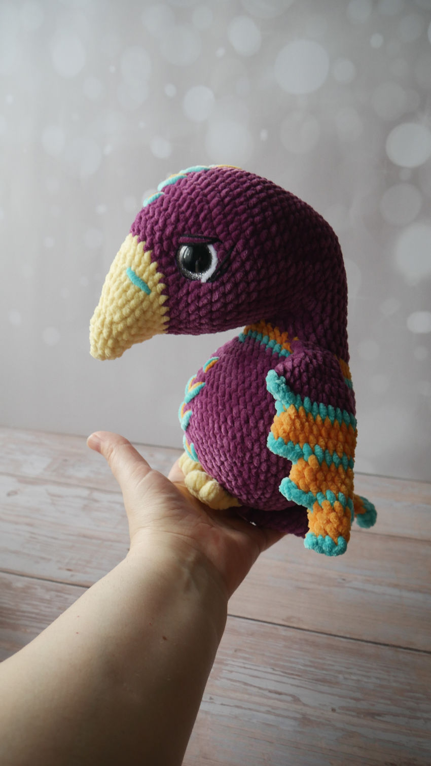Rankų darbo žaislas - papuga. aukštis 23 cm, violetinės spalvos žaislai | minkšti | rankų darbo žaislas - papuga. aukštis 23