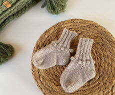 Merino vilnos kojinės su bumbuliukais kūdikiams
