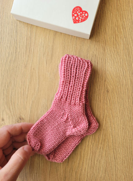 kojinaitės naujagimiui 100 merino vilna 9cm pėdutė dovanų dėžutėje avalynė | kojinės | kojinaitės naujagimiui 100 merino vilna
