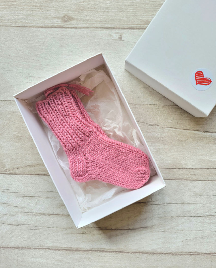kojinaitės naujagimiui 100 merino vilna 9cm pėdutė dovanų dėžutėje avalynė | kojinės | kojinaitės naujagimiui 100 merino vilna