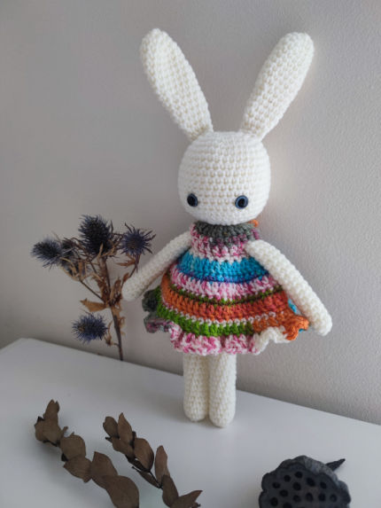 žaislai | minkšti | Nerta zuikutė su marga suknele 30 cm ilg