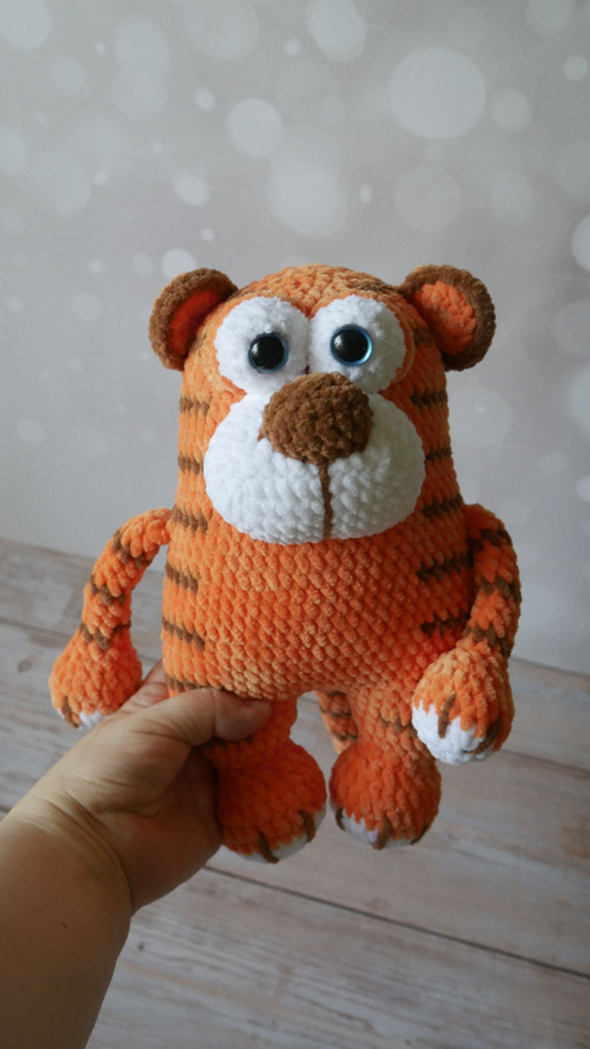 Rankų darbo pliušinis žaislas - tigriukas aukštis 30 cm spalva oranžinė žaislai | minkšti | rankų darbo pliušinis žaislas - tigriuka