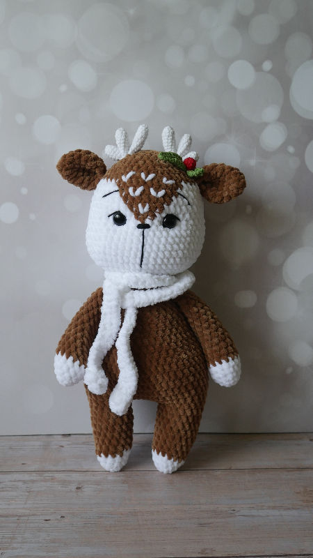 Rankų darbo pliušinis žaislas - elniukas aukštis 35 cm spalva ruda