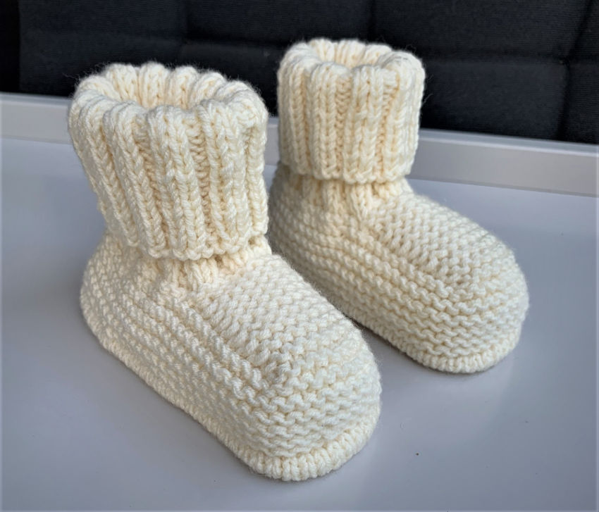 Tapukai kūdikiui megzti rankomis merino vilnos spalva balta pieno avalynė | tapukai | tapukai kūdikiui megzti rankomis merino
