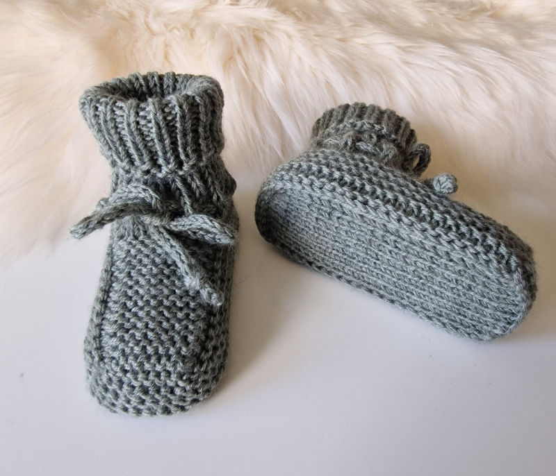 Rankų darbo megzti šalavijų spalvos tapukai 11 cm                              