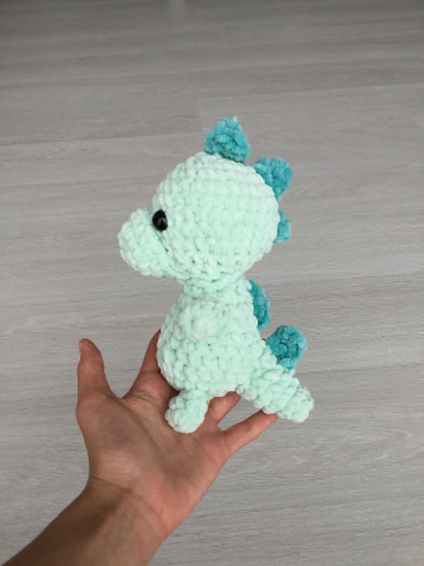Pliušinis žaisliukas dinozauriukas’’ 20cm aukščio