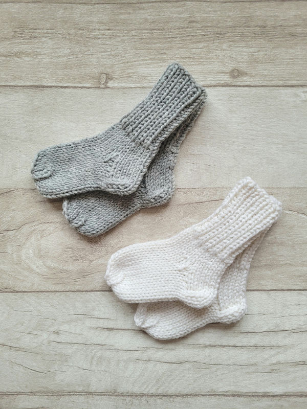 Kojinaičių komplektas 9 cm 100 procentų merino vilna pirmosios kojinaitės