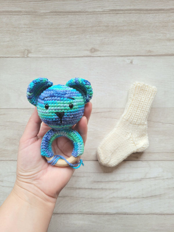 kramtuko barškučio ir kojinaičių komplektas kojinaitės 9 cm dovana kūdikiui