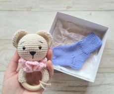 Kramtuko barškučio ir kojinaičių komplektas kojinaitės 9 cm dovana kūdykiui