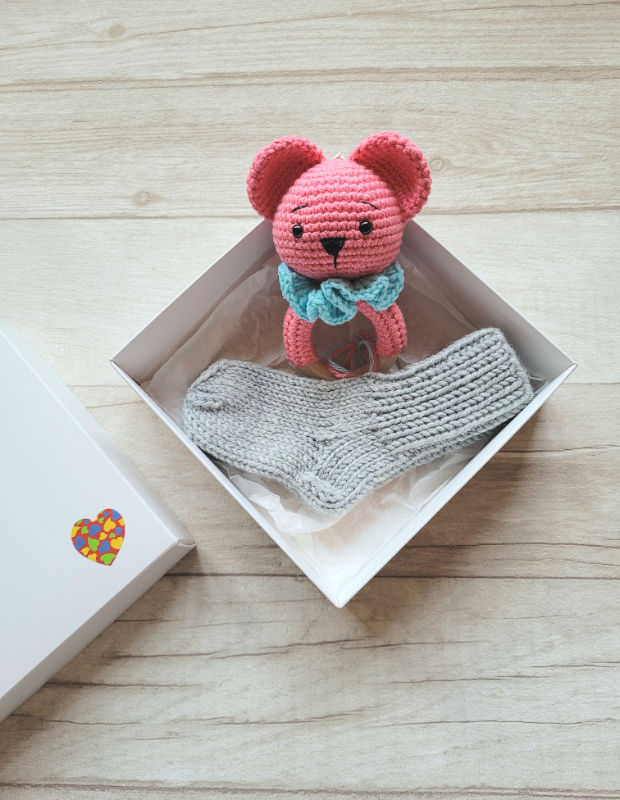 Kramtuko barškučio ir kojinaičių komplektas kojinaitės 9 cm dovana kūdykiui