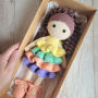 žaislai | lėlės | nerta lėlytė 35 cm ūgio dovanų dėžutėje 