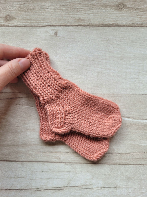 kojinaitės naujagimiui 100 merino vilna 9cm pėdutė pirmosios kojinaitės