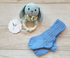 Kramtuko barškučio ir kojinaičių komplektas kojinaitės 9 cm dovana kūdikiui