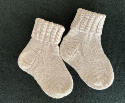 avalynė | kojinės | Kojinytės  kūdikiui merino vilnos megzto
