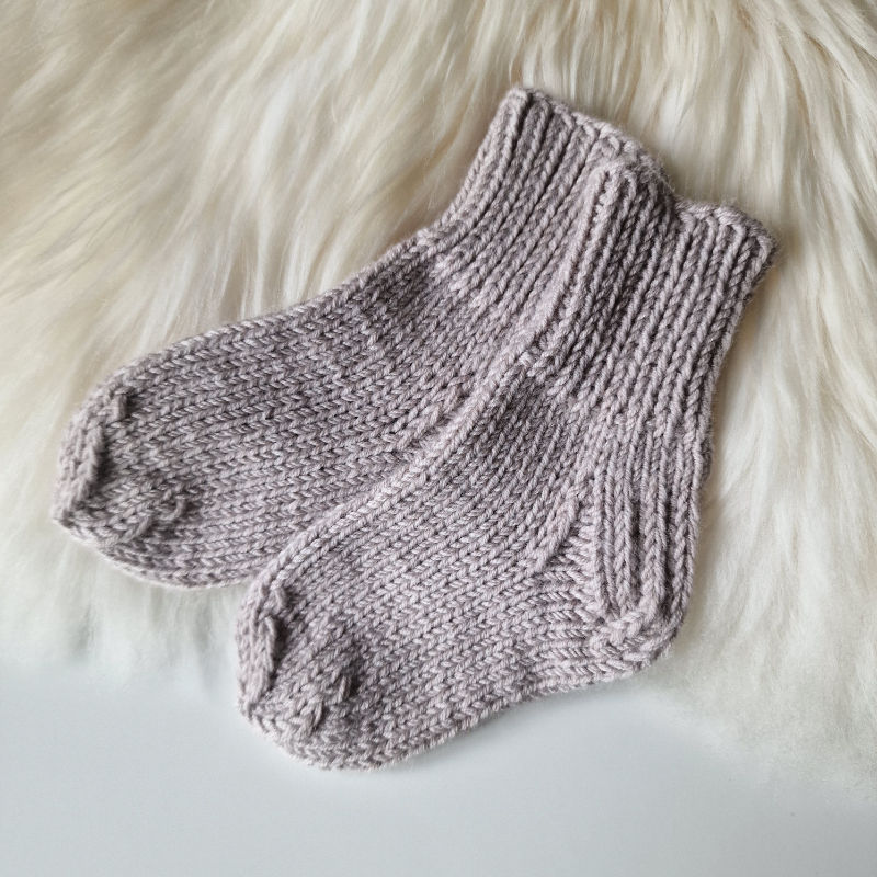 Rankų darbo megztos merino vilnos kojinytės pėdutės ilgis 11 cm