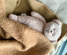 Teddy boucle ir muslino pladukai yra įvairių spalvų 100x80 cm