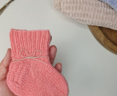 Šiurkščios avių vilnos kojinytės naujagimiui pėdutės ilgis 9cm 