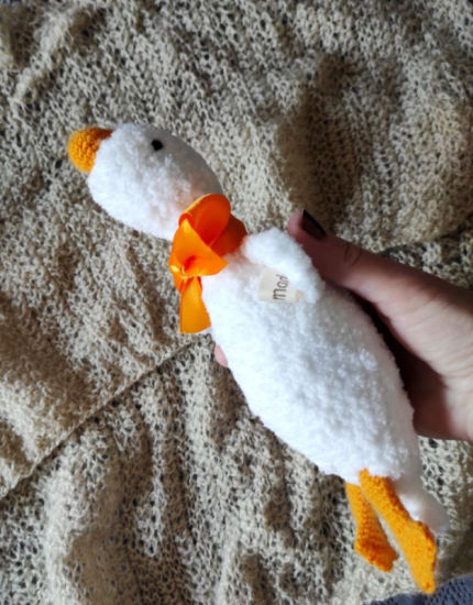 žaislai | minkšti | Žąsis-migdukas baltos spalvos 23 cm