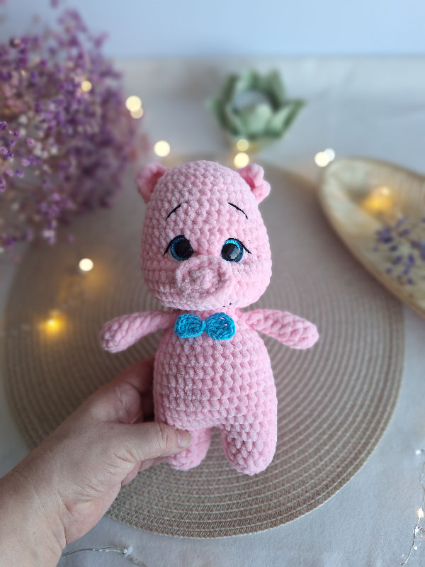 Rankų darbo pliušinis žaislas - paršelis  24 cm spalva rožinė