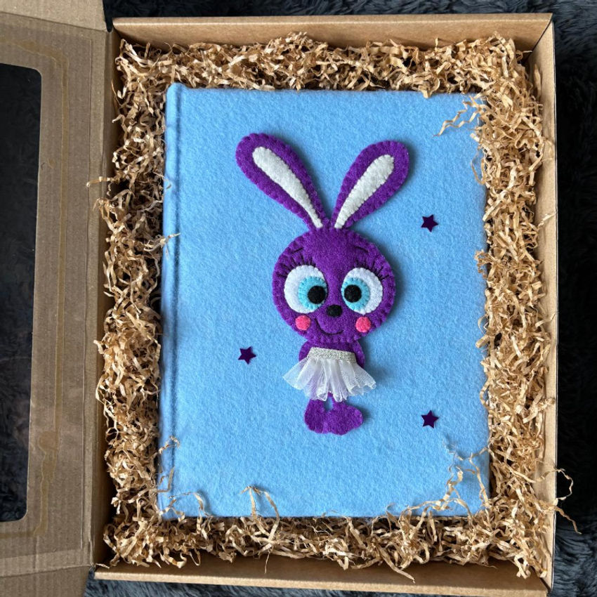 Dovanos | naujagimiams | nuotraukų albumas violetinė kiškutė bale