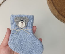 Šiurkščios vilnos kojinytės naujagimiui pėdutės ilgis 9cm