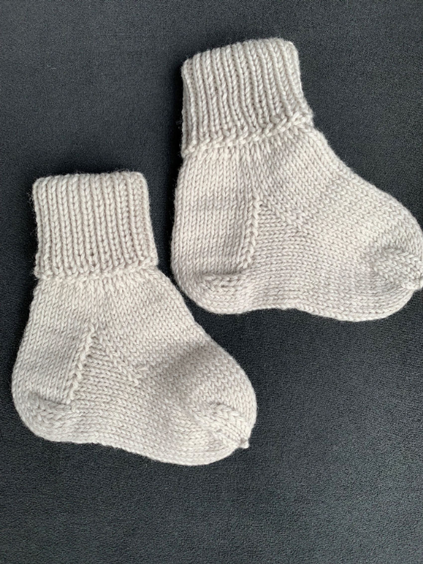 avalynė | kojinės | kojinytės naujagimiui merino vilnos megz