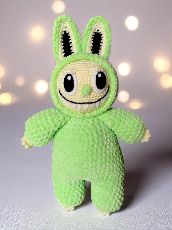 Labubu rankų darbo nertas žalias pliušinis žaislas monstriukas 33 cm ūgio