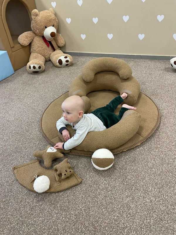Sėdinukas kūdikiams „komfortas“ su kilimėliu 90 cm | teddy karamelė