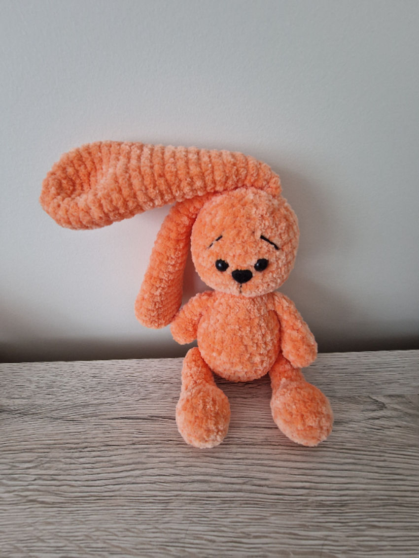 Rankų darbo mažas zuikutis oranžinės spalvos 20cm dydžio žaislai | minkšti | rankų darbo mažas zuikutis oranžinės sp