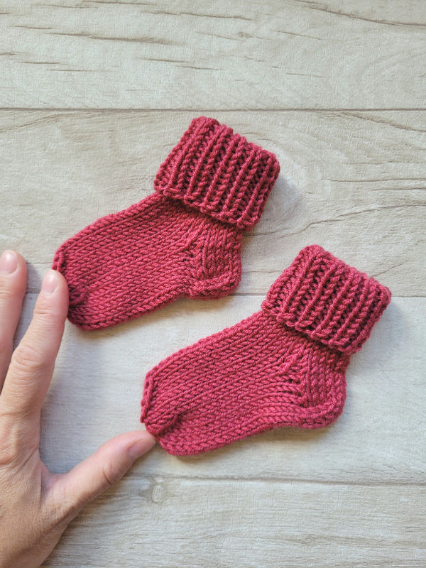 Merino vilnos kojinaitės 10 cm  pirmosios kojinaitės dovana naujagimiui