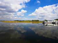 Onze hotelboot op een kalme Donau. © STARLING reizen