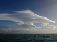 South Georgia met magische wolken. © Julien Herremans