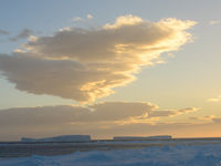 Adembenemende wolken en ijsschotsen. © Julien Herremans