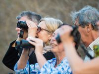 Gepassioneerd wordt er naar vogels gekeken tijdens deze reis. © Billy Herman