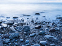 Een keienstrand - foto met lage sluitertijd. © Sandy Spaenhoven