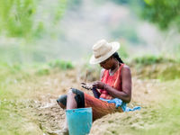 Une pause sur le terrain. © Billy Herman