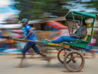 Moyens de transport de toutes les tailles et de toutes les sortes. © Billy Herman