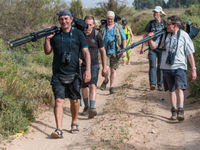 Op pad met de groep tijdens een zoektocht naar vale oeverzwaluw in Oued Massa. © Billy Herman