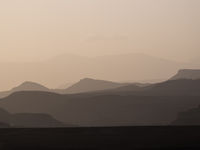 Een sfeerbeeld van de rotswoestijnen rond Ouarzazate. © Billy Herman