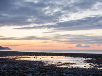 Zonsondergang op het keienstrand. © Hans Debruyne