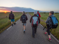 Een panorama van de groep in het landschap. © Billy Herman