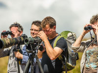 Een mooie waarneming samen bekijken is veel leuker dan alleen natuurlijk. © Billy Herman