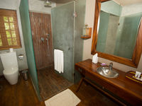 Een verzorgde badkamer in een van onze onderkomens. © Billy Herman