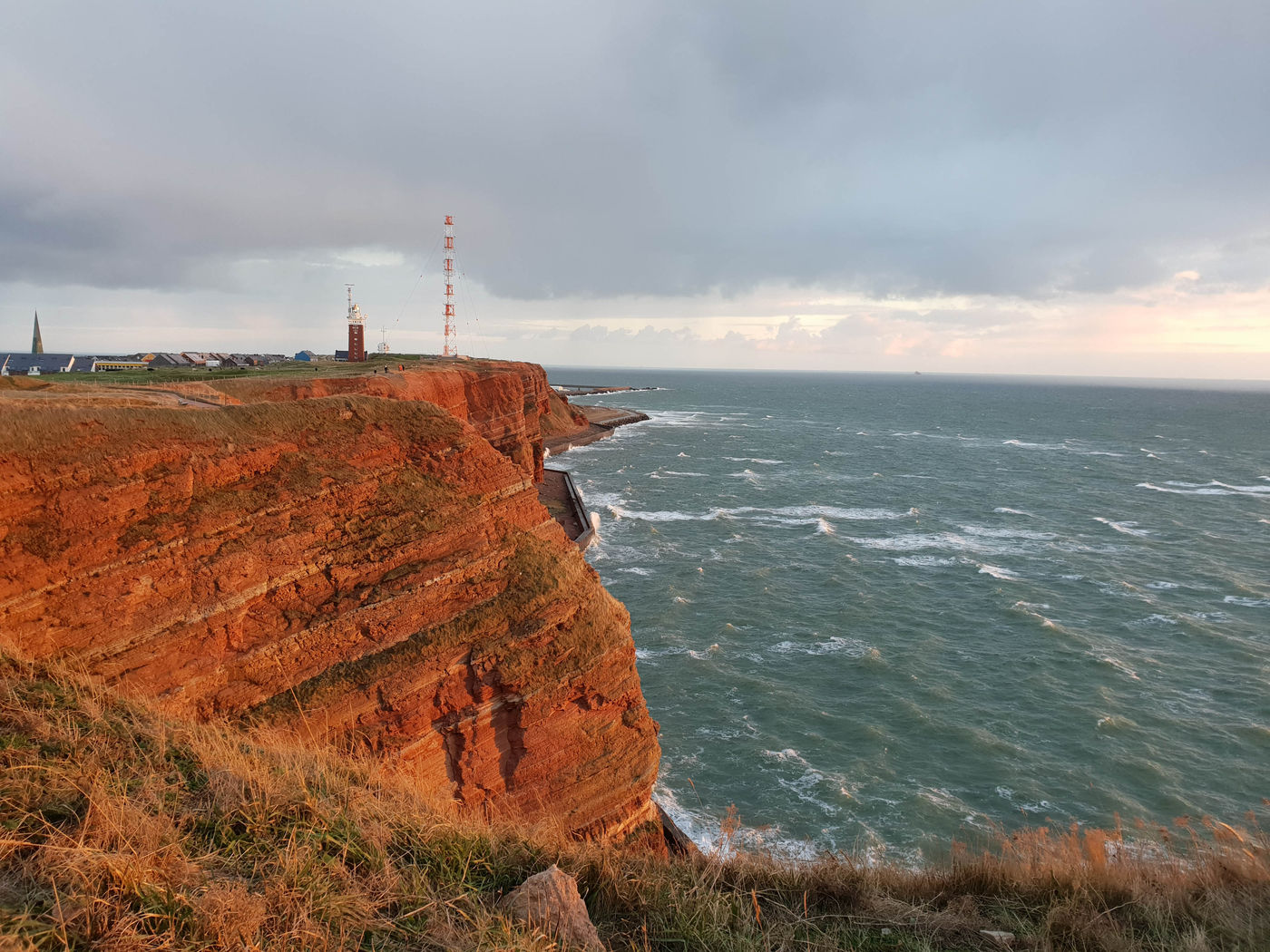 Les falaises rougeâtres de Helgoland.