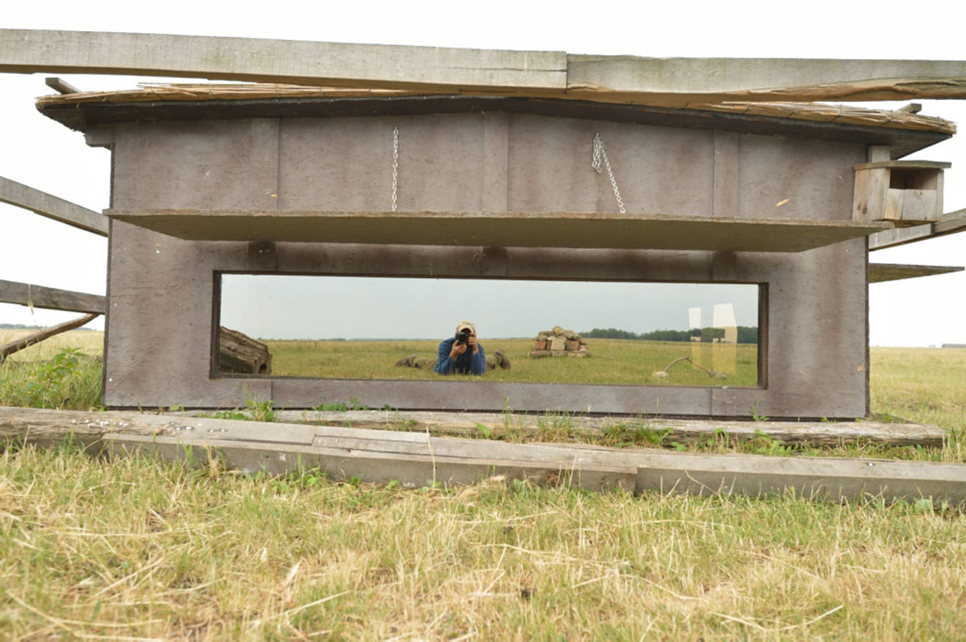 Een van de hutten. © Yves Adams