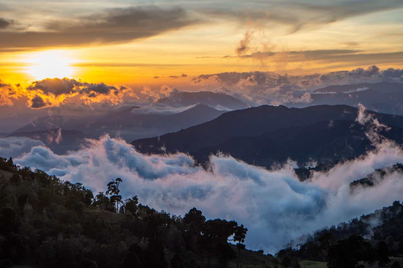 Les magnifiques couchers de soleil en montagne... © Billy Herman