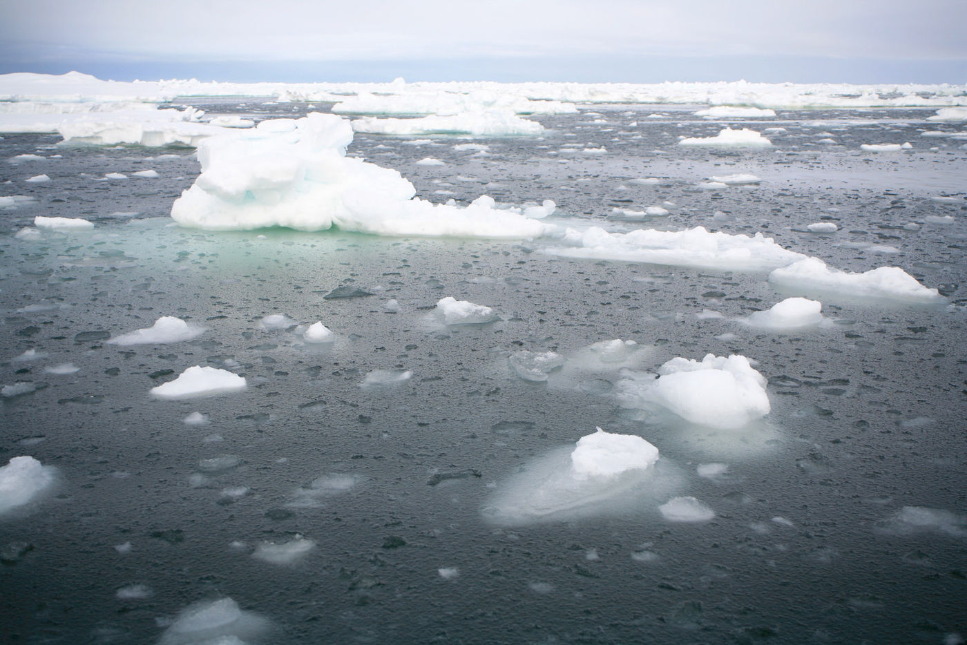 Un paysage typique du Svalbard. © Valérie Goethals