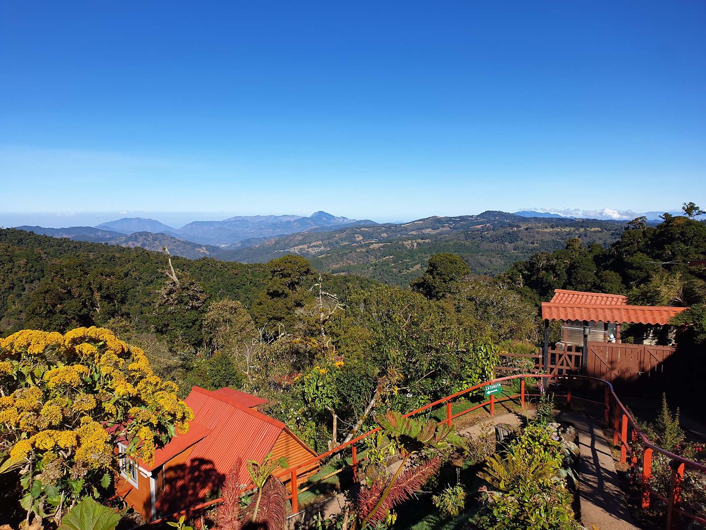 20220316_075121 Magnifique vue depuis notre lodge dans les montagnes. © Noé Terorde